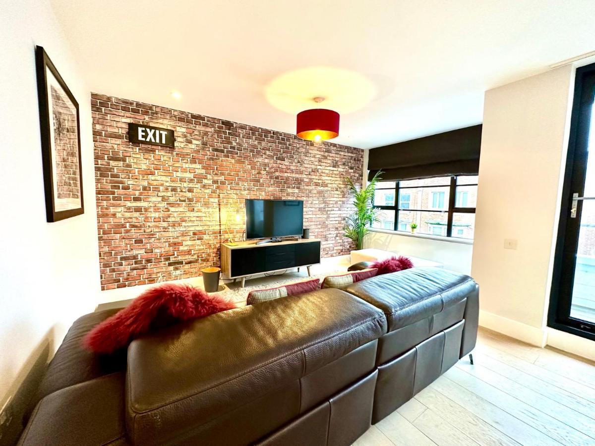 Beautiful New 2 Bedroom Apartment - Next To The Beach - Great Location - Free Parking - Fast Wifi - Smart Tv - Sleeps Up To 4! Close To Purbeck, Corfe Castle, Sandbanks, Poole & Bournemouth สวาเนจ ภายนอก รูปภาพ
