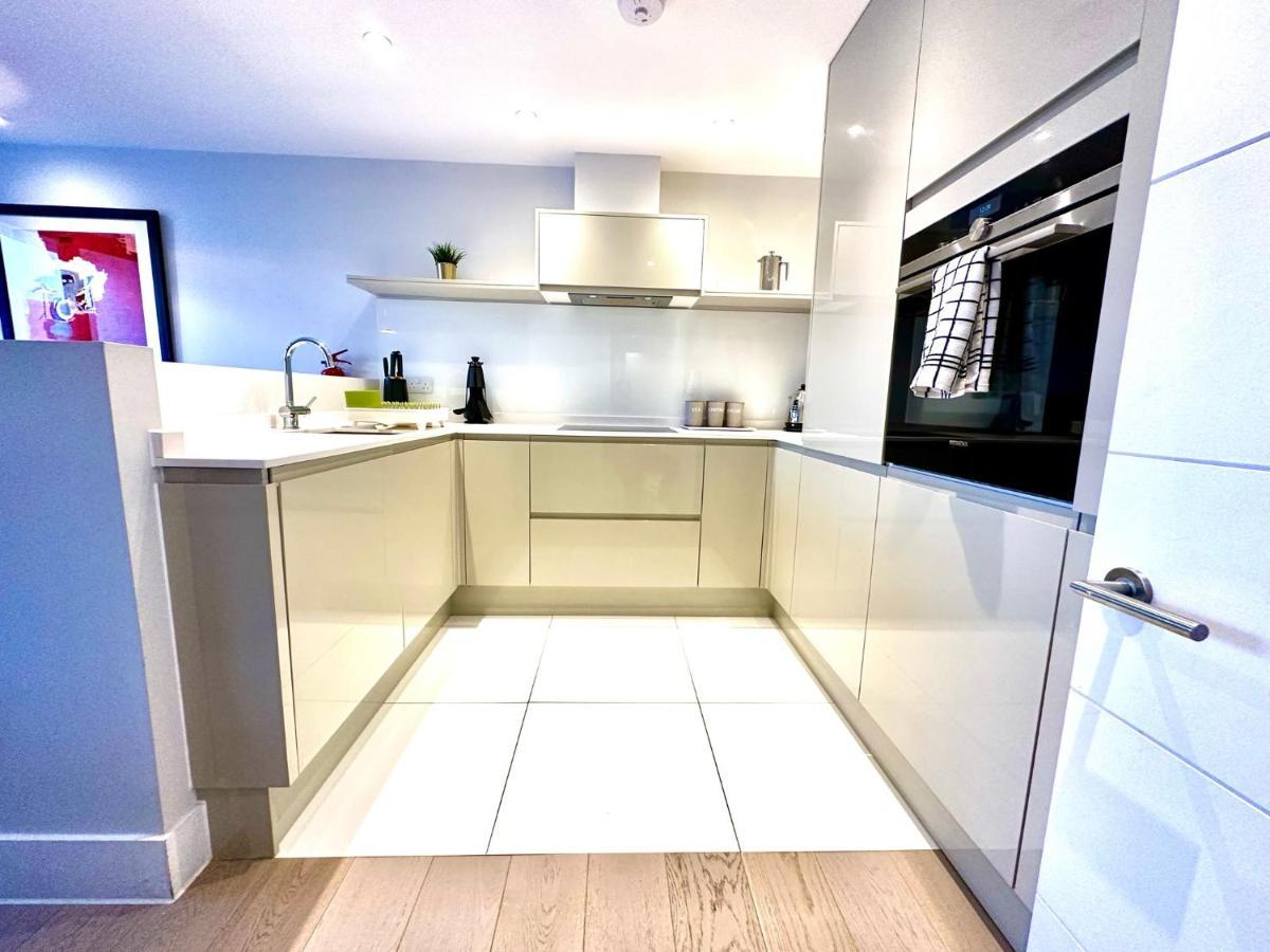 Beautiful New 2 Bedroom Apartment - Next To The Beach - Great Location - Free Parking - Fast Wifi - Smart Tv - Sleeps Up To 4! Close To Purbeck, Corfe Castle, Sandbanks, Poole & Bournemouth สวาเนจ ภายนอก รูปภาพ