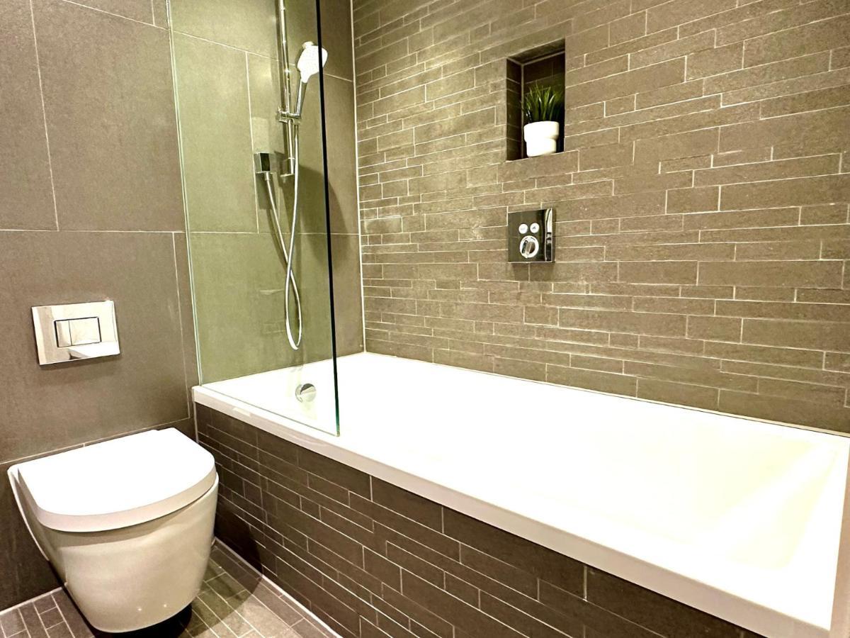 Beautiful New 2 Bedroom Apartment - Next To The Beach - Great Location - Free Parking - Fast Wifi - Smart Tv - Sleeps Up To 4! Close To Purbeck, Corfe Castle, Sandbanks, Poole & Bournemouth สวาเนจ ภายนอก รูปภาพ
